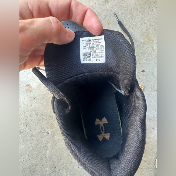 Under Armour Boys Basketball Shoes - Picture 6 of 7